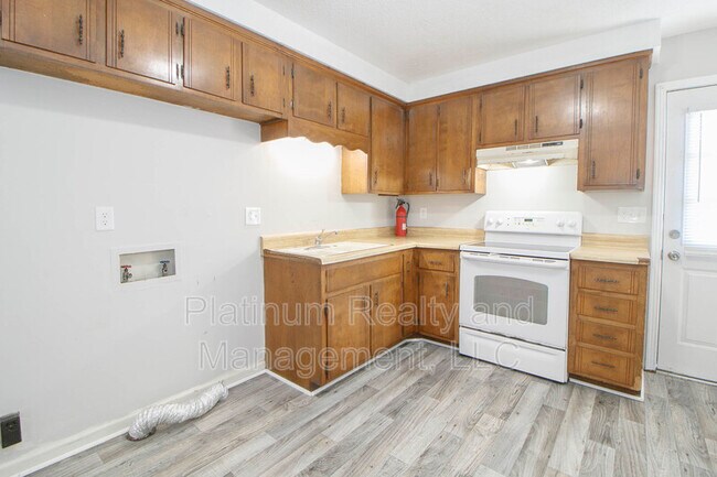 Foto del edificio - 805 Golf View Pl