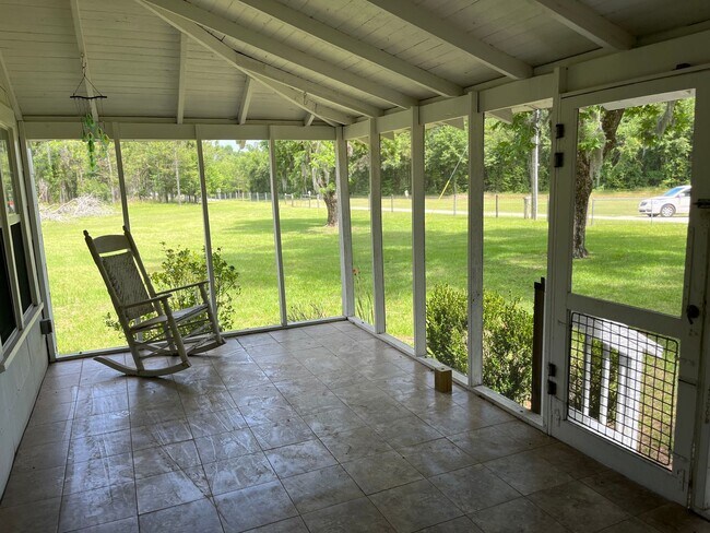 Foto del edificio - Charming 4 Bedroom Farmhouse near Jasper