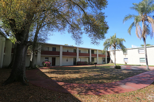 Building Photo - Silver Lake Apartments