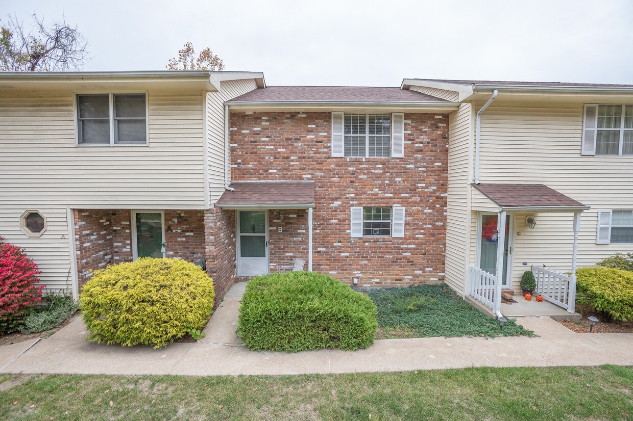 2401 Beasley Ct, Jefferson City, MO 65101 Townhome Rentals in