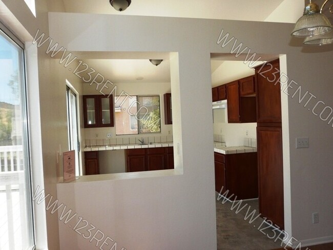 Building Photo - 4BD/3BTH SINGLE FAMILY HOME EAST PALMDALE
