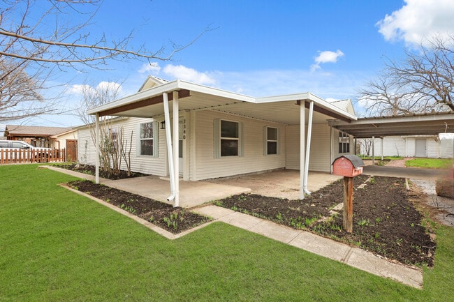 Building Photo - 2340 Harris Ln