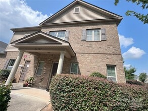 Building Photo - 15125 Jade St