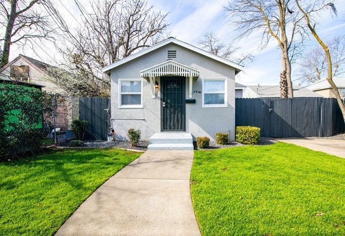 Charming 2-Bedroom Home in a Prime Central Sacramento Location - Charming 2-Bedroom Home in a Prime Central Sacramento Location