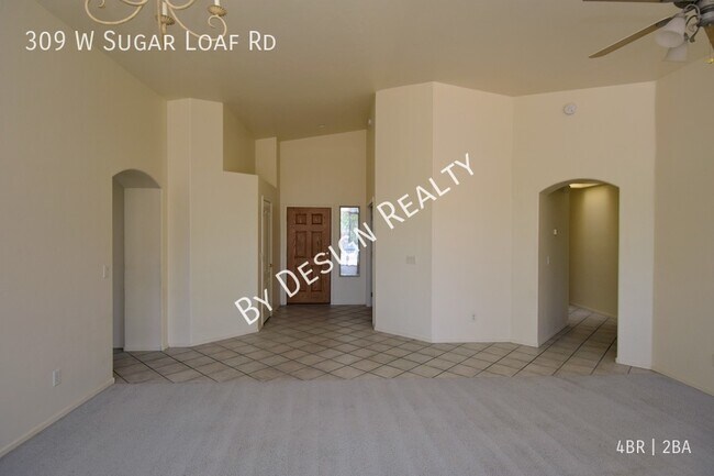 Building Photo - Oro Valley 4 Bedroom 2 Bath with 3 Car Gar...