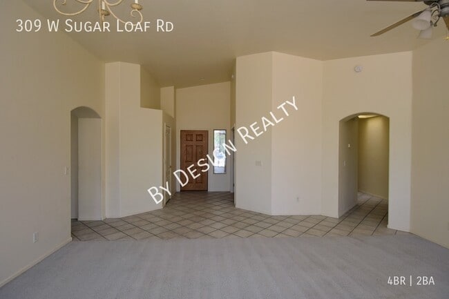 Foto del edificio - Oro Valley 4 Bedroom 2 Bath with 3 Car Gar...