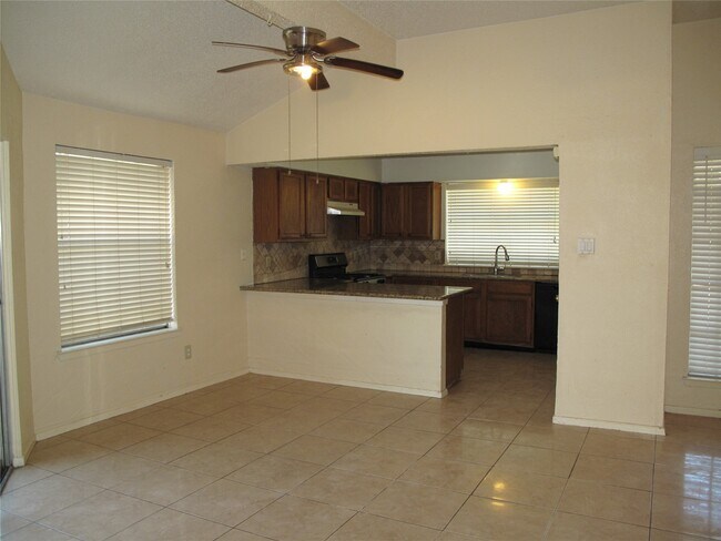 Foto del edificio - 2526 Doverglen Dr