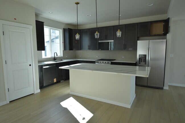 Building Photo - 10208 Spry St