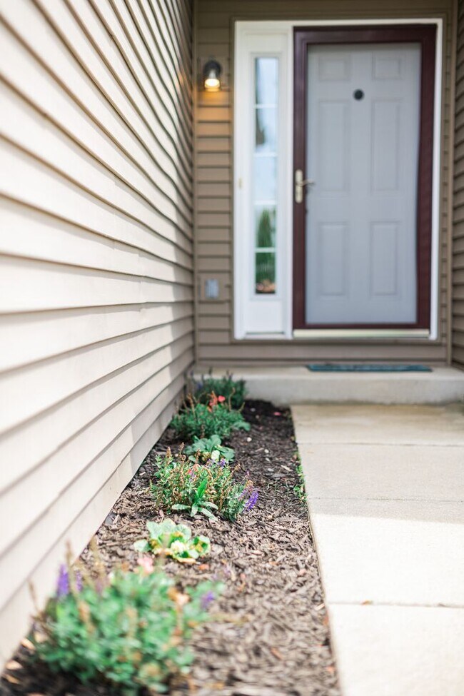 Building Photo - 3 Bedroom / 2 Bathroom Home for Rent in Va...