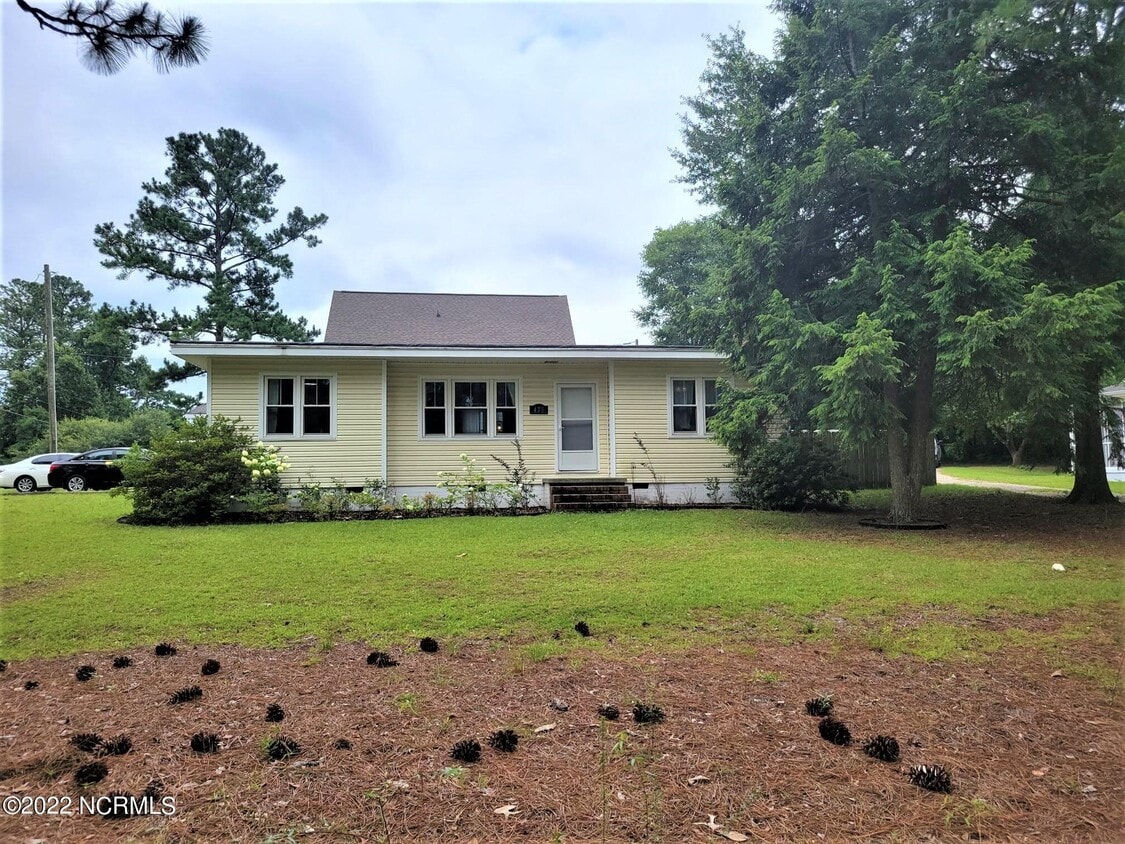 475 N Leak St, Southern Pines, NC 28387 House Rental in Southern Pines, NC