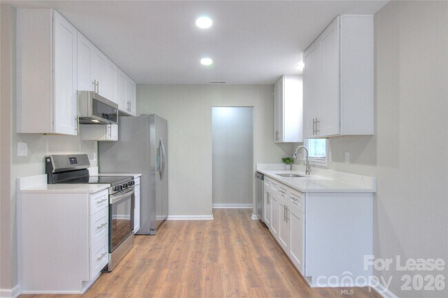 Foto del edificio - 700 Sharon Dr