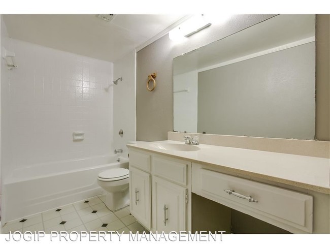 Building Photo - 8560 Park Ln