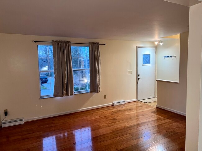 Building Photo - 4304 Royalview Dr