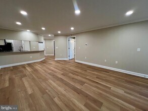 Building Photo - 6924 Fairfax Dr