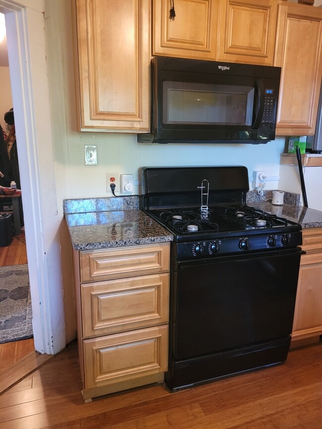 kitchen - 23 Desmond Rd