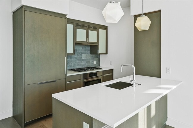 Foto del edificio - 100 Lovejoy Pl