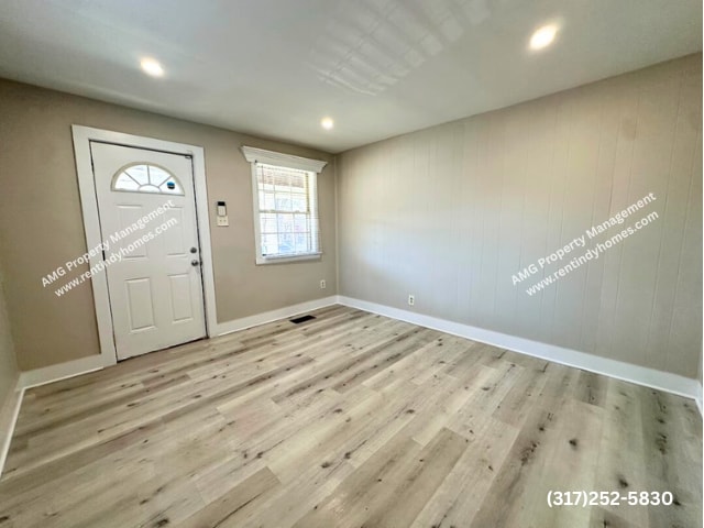 Foto del edificio - CENTER TOWNSHIP! **** SECTION 8 ****