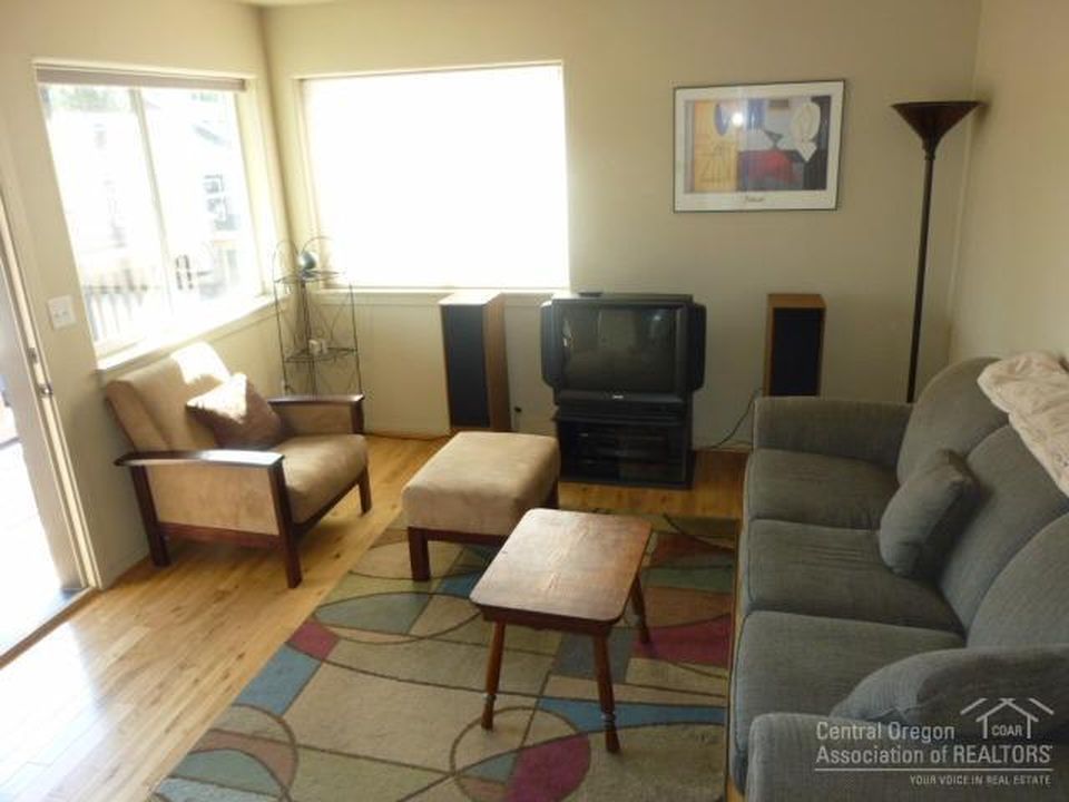 Foto del edificio - 1949 NW Monterey Pines Dr