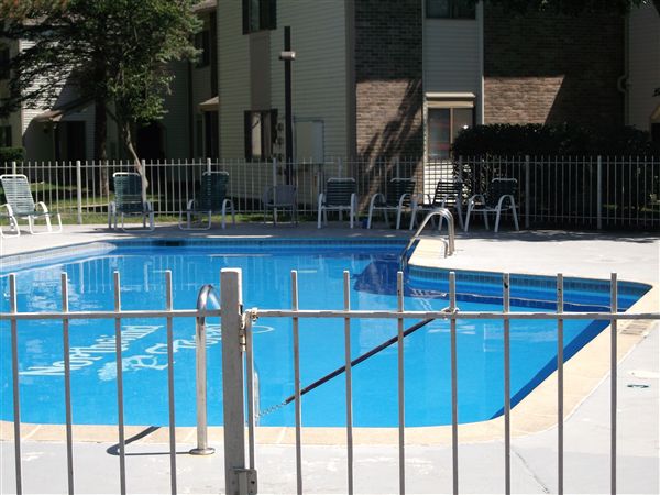 Foto del edificio - 5220 Hedgewood Dr