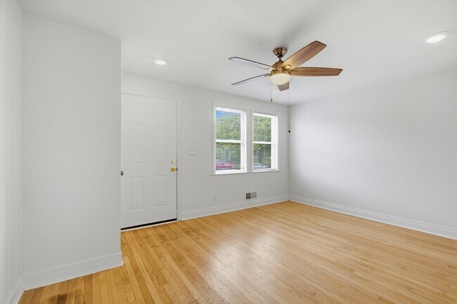 Foto del edificio - 3770 Ravenwood Ave