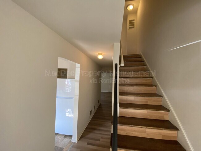 Building Photo - 706 Olde Greenwich Cir