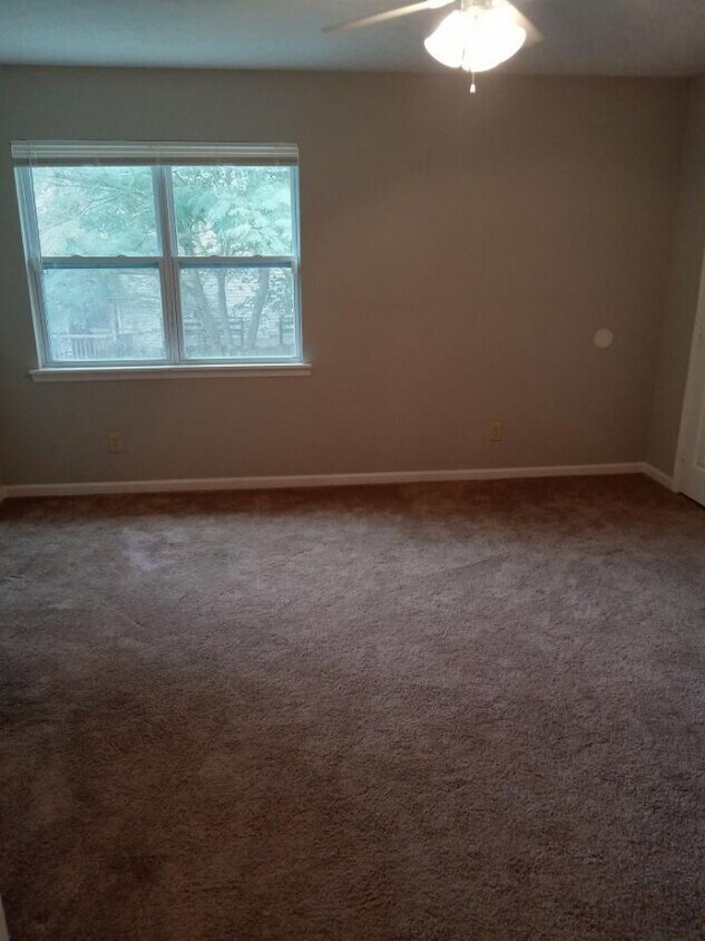 Foto del edificio - 5300 Whisperwood Ct