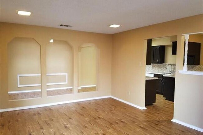 Building Photo - 606 Windgate Ct