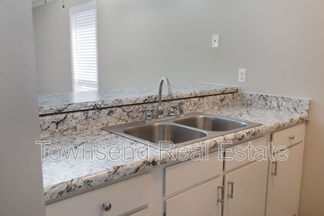 Foto del edificio - 5849-C Century Oaks Drive