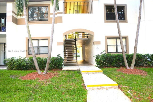 Building Photo - 640 S Park Rd