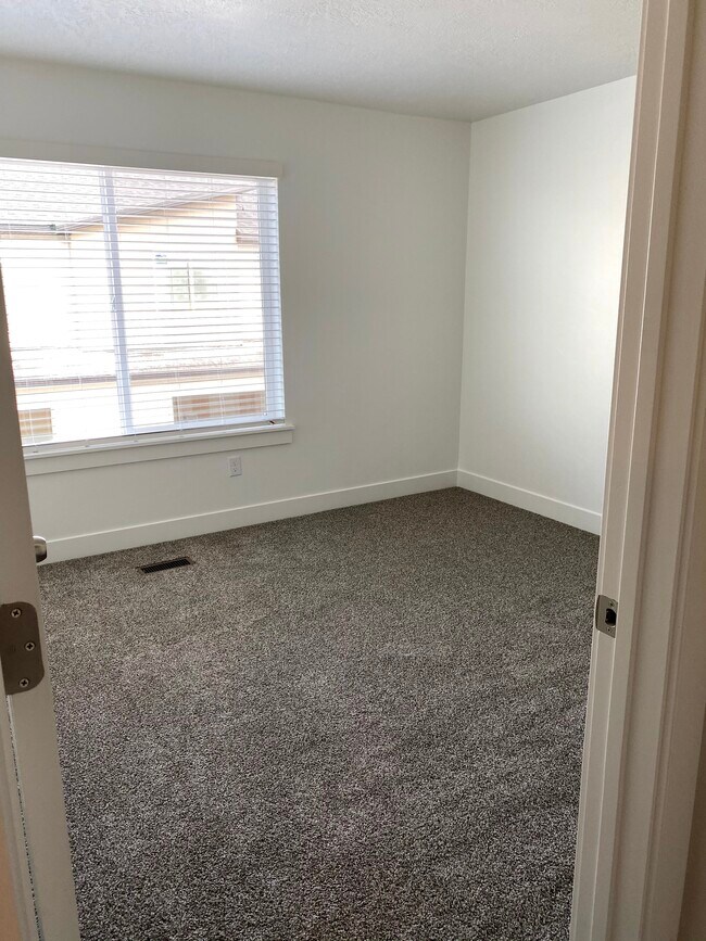 Foto del edificio - 424 W 40 S