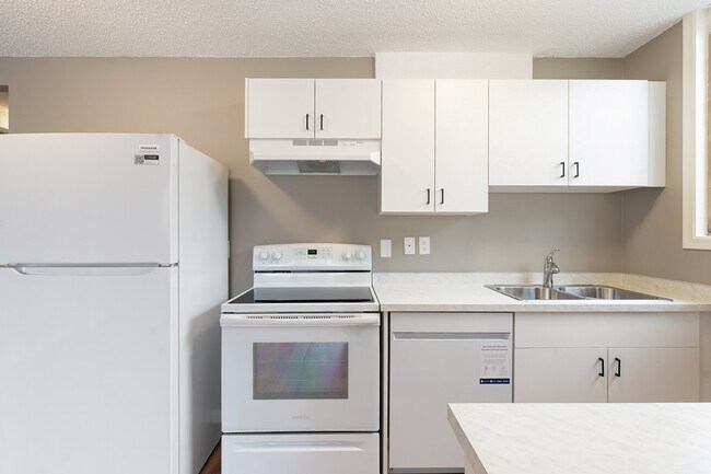 Building Photo - 1337-1313 13 Ave SW