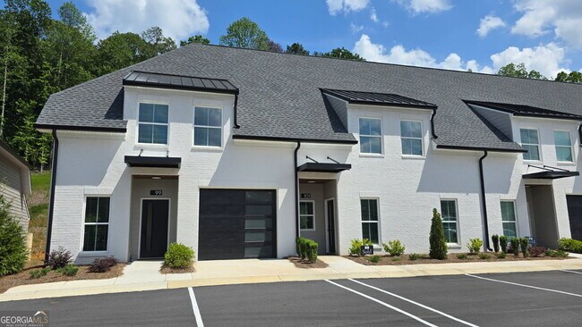 Building Photo - 119 Chateau Dr SE