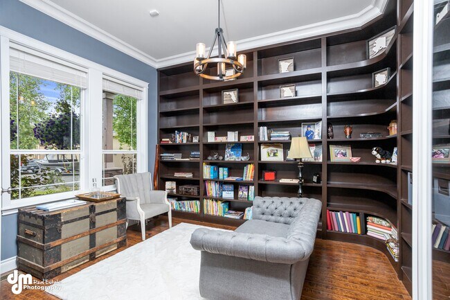 Foto del edificio - 5044 E Loft Cir