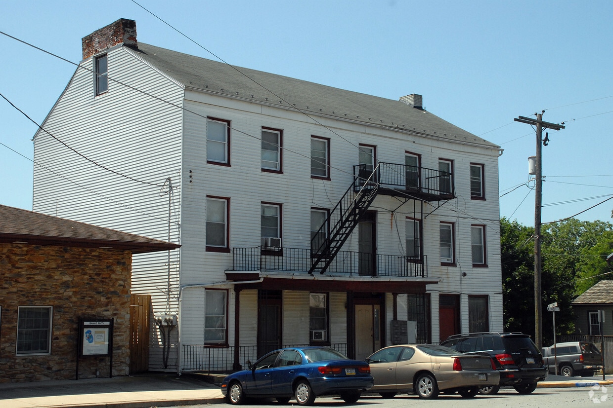 169 W Market St, Marietta, PA 17547 Apartments in Marietta, PA