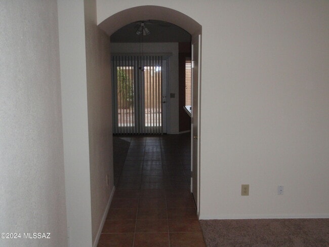 Building Photo - 38040 S Elbow Bend Dr