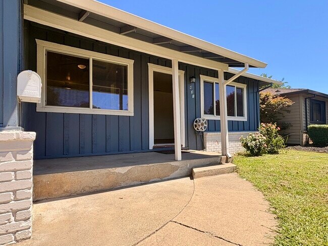 Foto del edificio - Great Single Story For Rent in Rio Linda CA! 3 Bedroom 1 Bathroom with large backyard