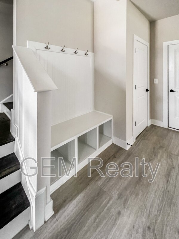 Foto del edificio - 1484 Meadowlark Glen Rd