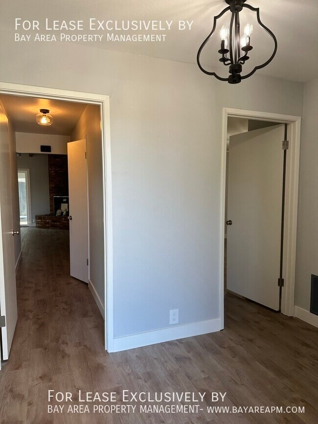 Foto del edificio - 2498 Edith Ave