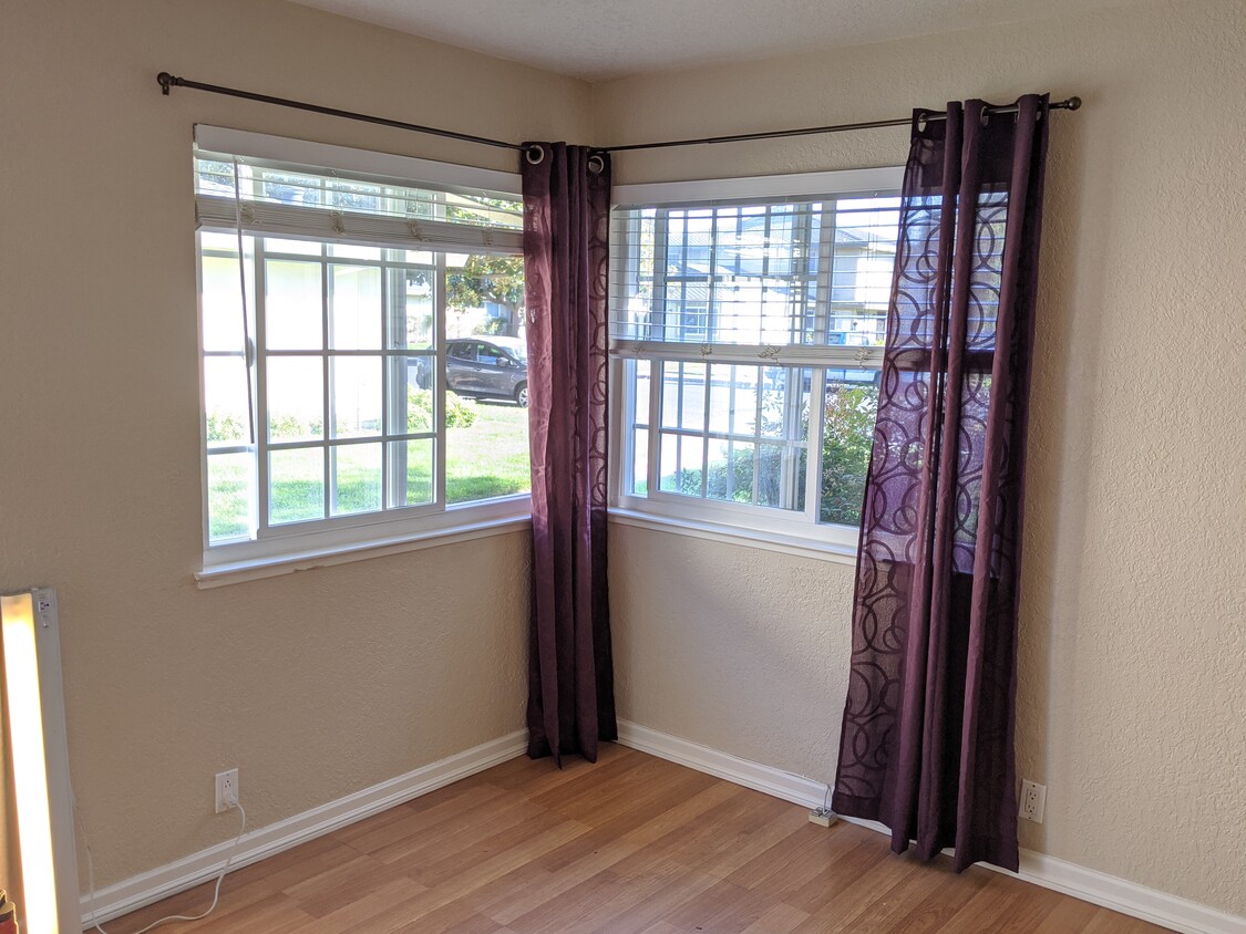 Lot of Windows! Plenty of Natural Light - 34740 Skylark Dr