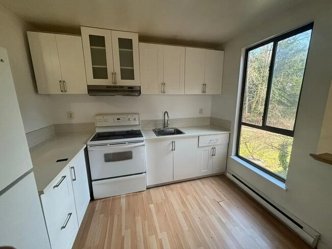 Photo du bâtiment - 9131 Capella Dr