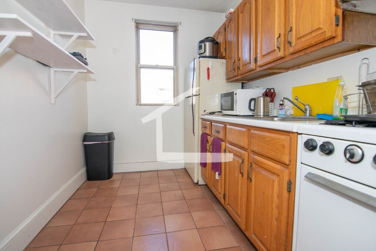 Building Photo - One Bedroom on Green Line in Allston