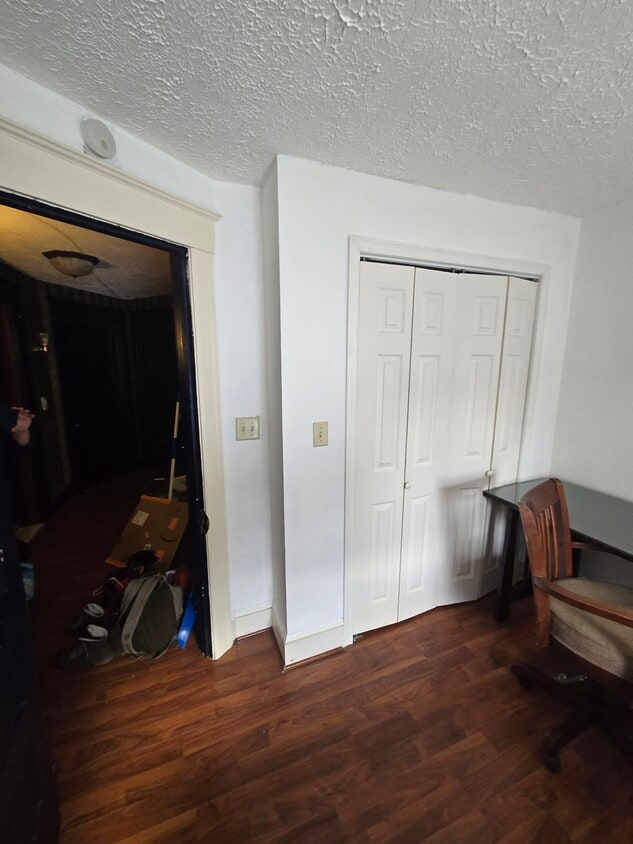 Primary Photo - 719 E Gibson St