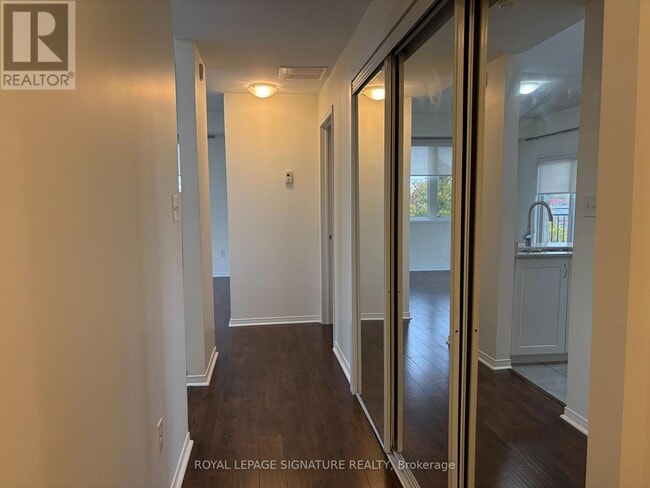 Building Photo - 3055 Thomas St