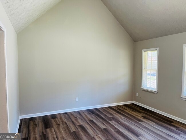 Building Photo - 10 Fredda Ln