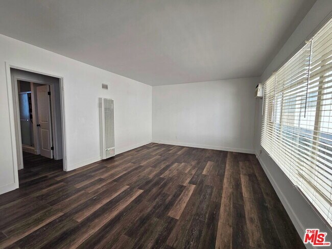 Foto del edificio - 920 Westbourne Dr