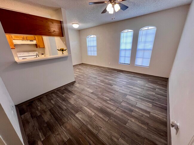 Building Photo - 104 Belaire Dr