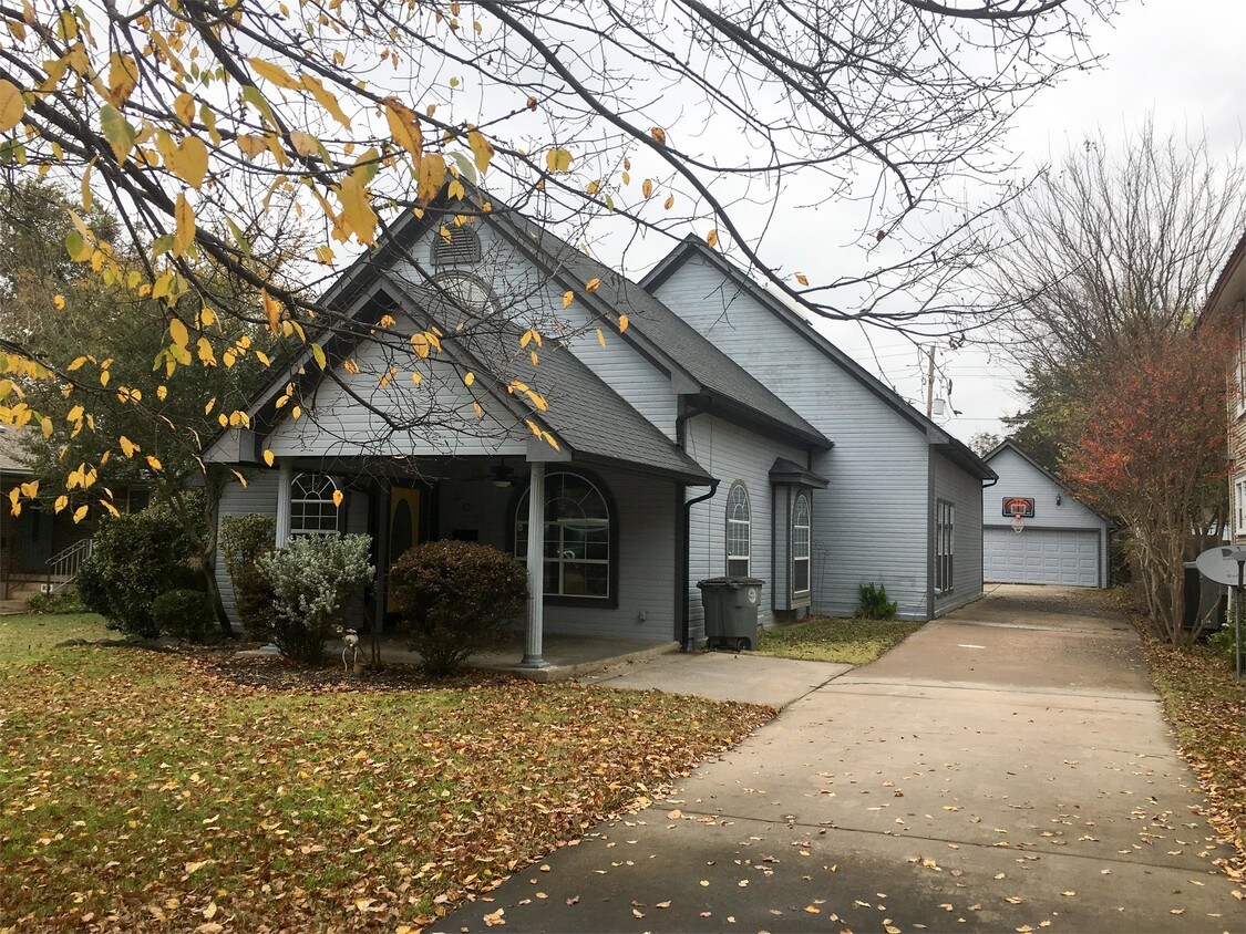 Primary Photo - 807 NW Arlington Ave