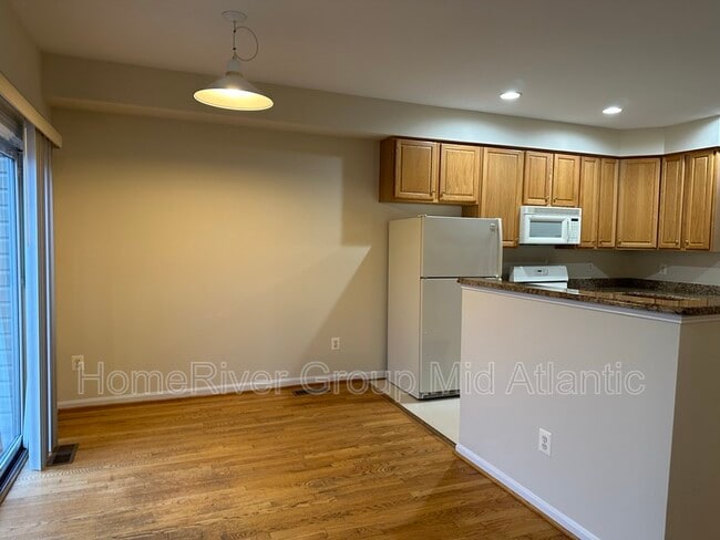 Building Photo - 5530 Sacramento Mews Pl