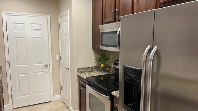 Building Photo - Unfurnished Annual Rental