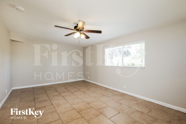 Building Photo - 4138 E Bluefield Ave